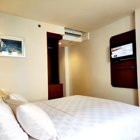 M Hotel Jakarta Exteriör bild