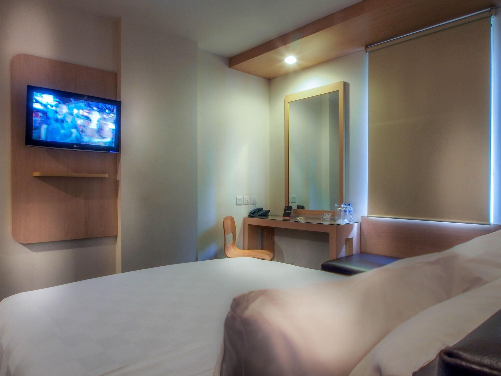 M Hotel Jakarta Exteriör bild
