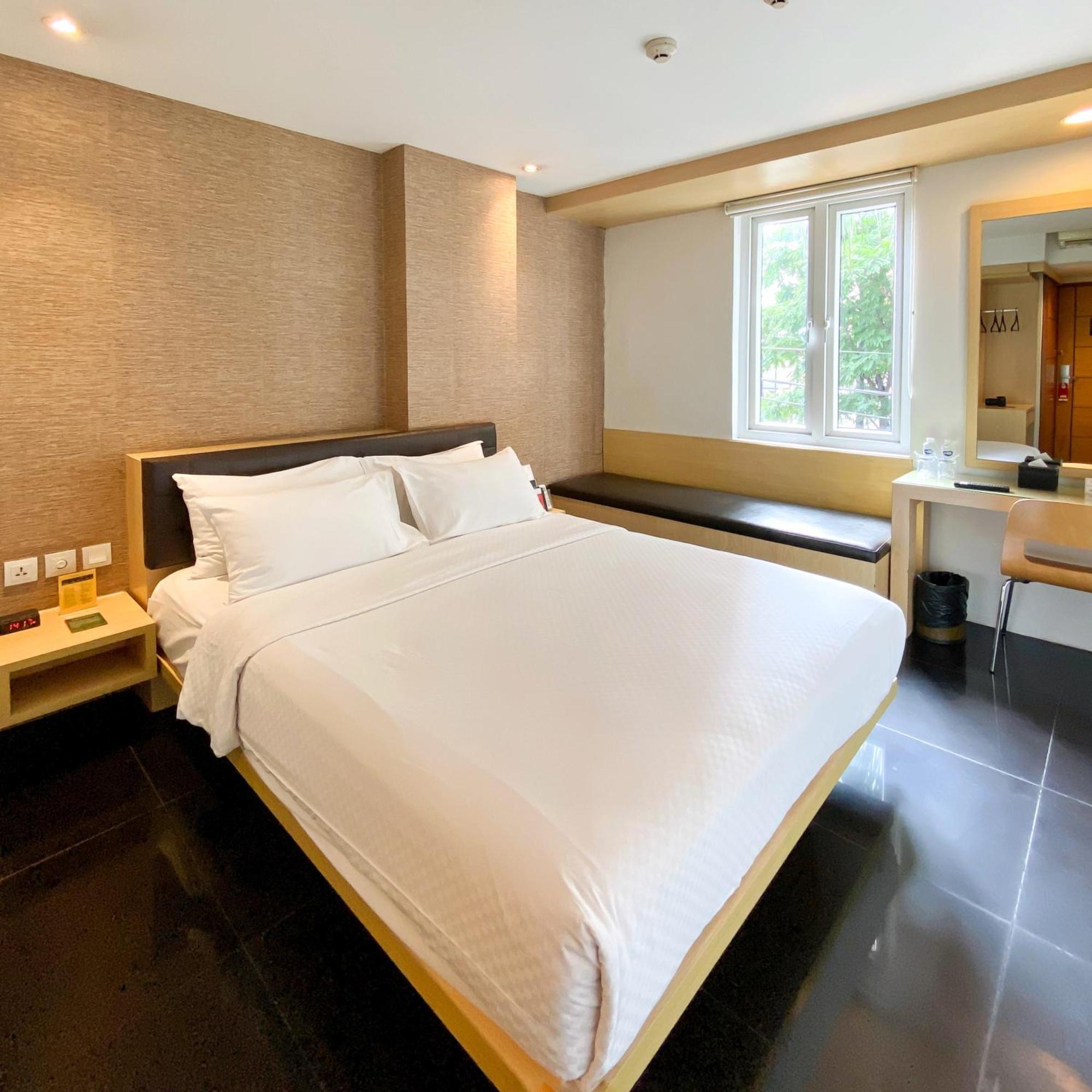 M Hotel Jakarta Exteriör bild
